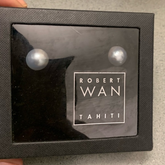 Ladies pearl earrings - Picture 2 of 8